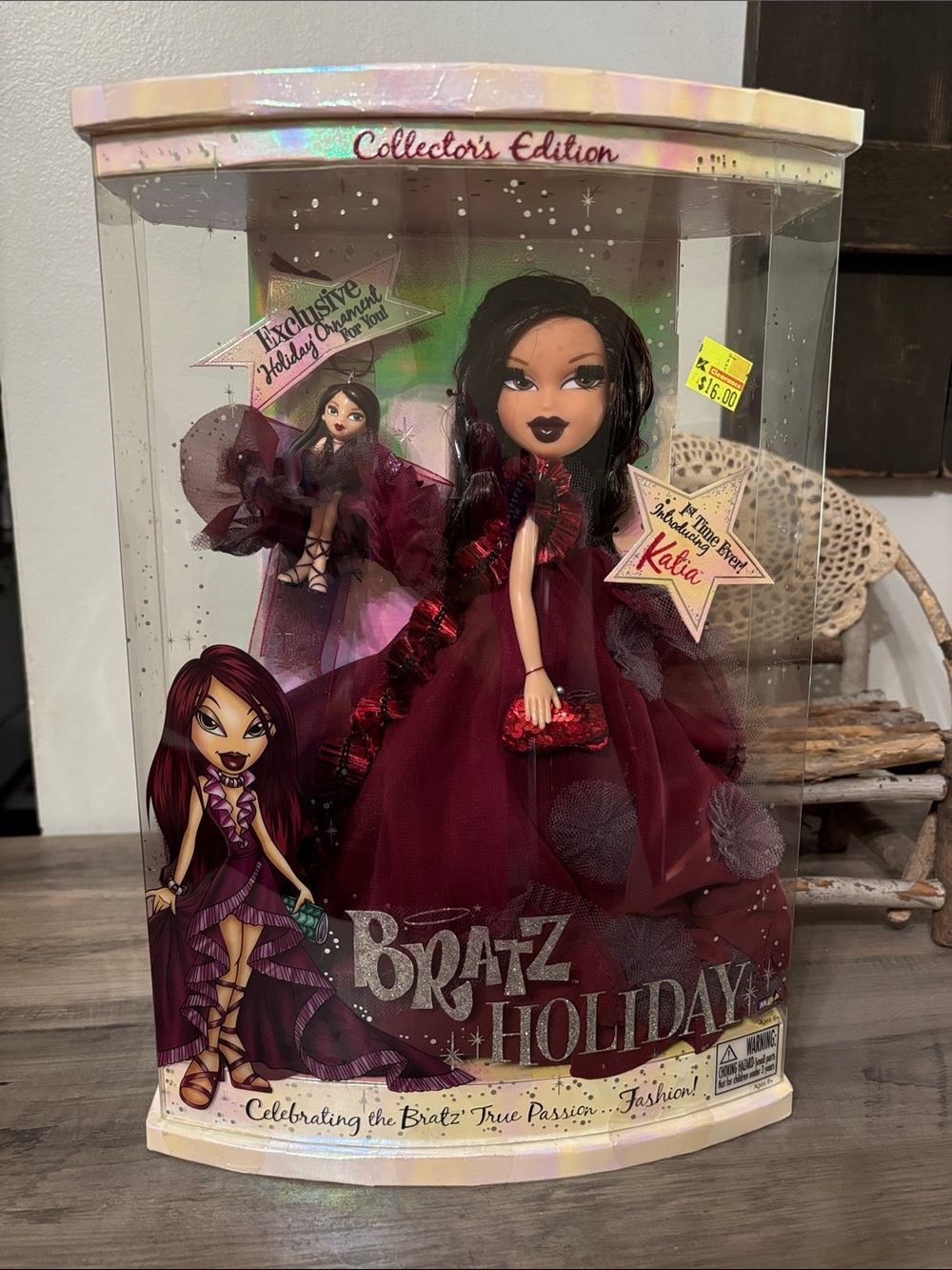 VTG vintage Bratz Holiday Katia collectors edition doll w/ holiday ornament